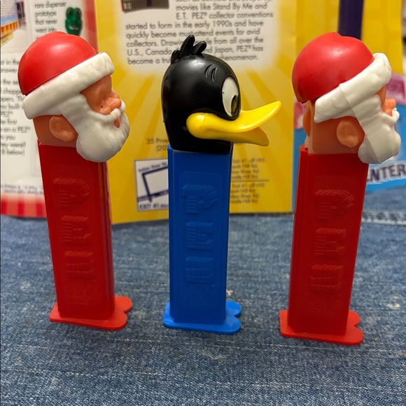 PEZ Bundle Santa and Daffy Duck Dispenser and PEZ lanyard - Picture 5 of 8